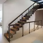 Hlavné možnosti osvetlenia schodov v kritériách domu a výberu (+58 fotografií)