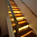 Hlavné možnosti osvetlenia schodov v kritériách domu a výberu (+58 fotografií)