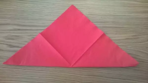 Folding napkins sa iba't ibang paraan: mga pagpipilian na may mga scheme at mga larawan