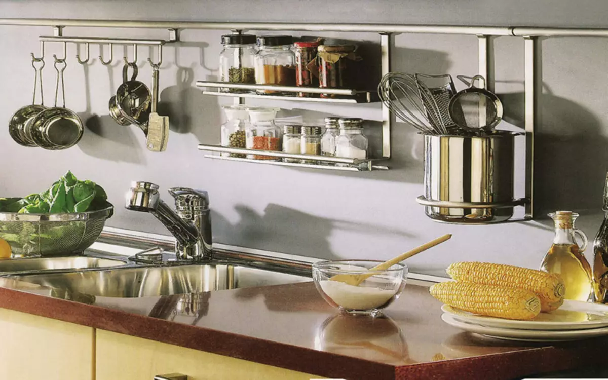 A konyhában lévő telepítések szabályai és árnyalatait