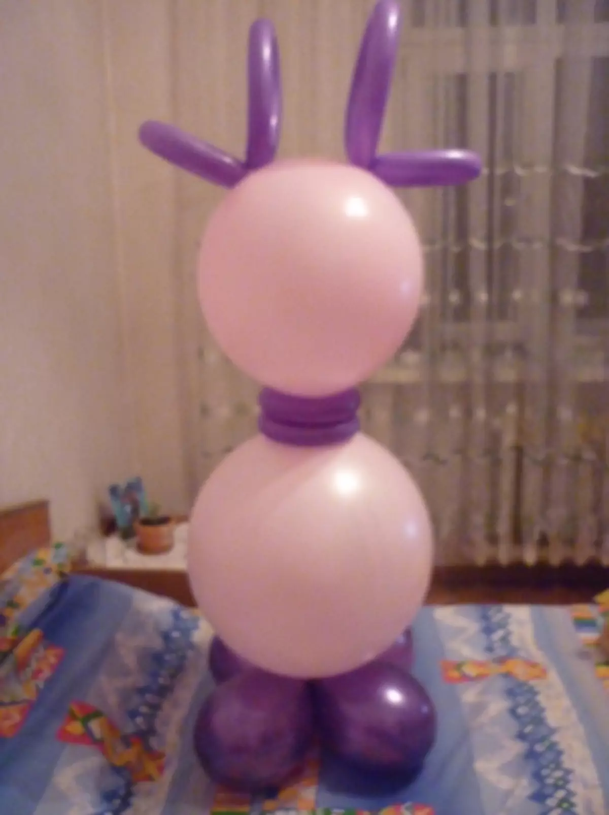 गुब्बारे इसे खुद को महसूस और कागज से करते हैं: Smeshariki और Luntik