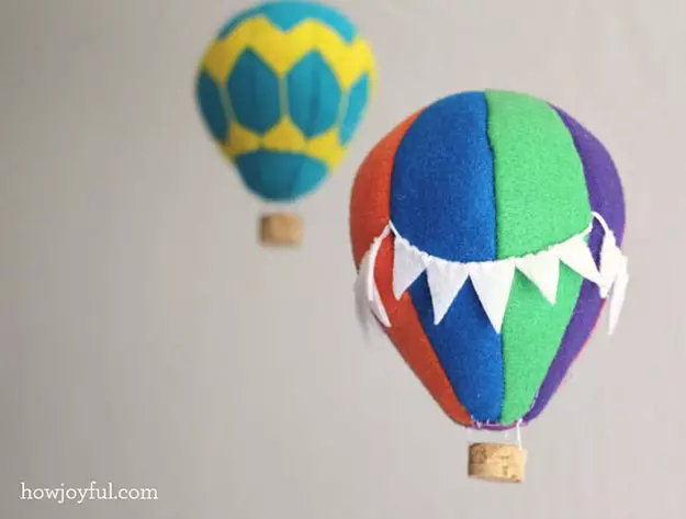 Ballonnen doen het zelf van vilt en papier: Smeshariki en Luntik
