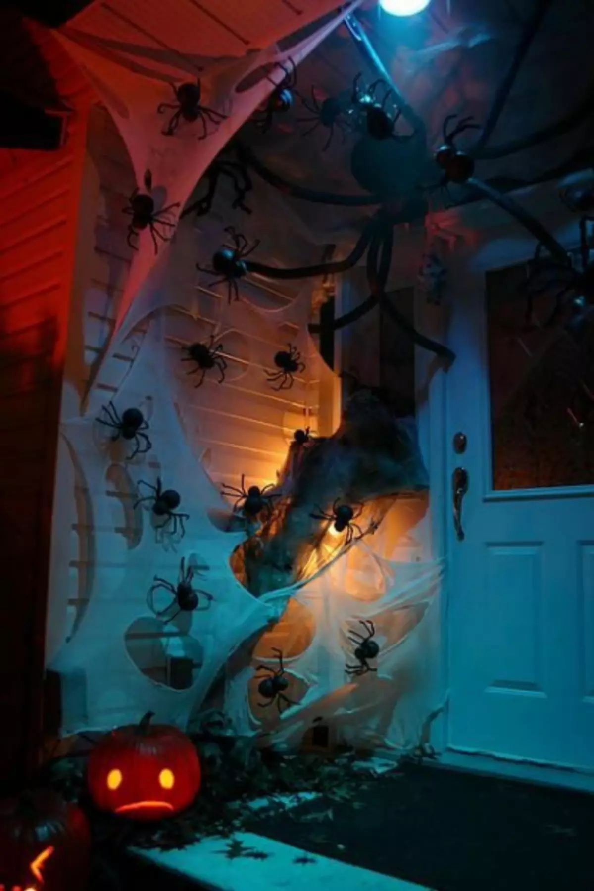 Halloween-ийн үзэсгэлэнт газар: зураг, видео бүхий өрөөний чимэглэл