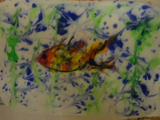 Ibru (melukis di atas air) oleh isi rumah dengan foto dan video