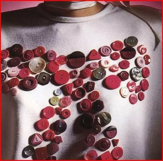 Kleedungskorer maachen et selwer: Iddien Dekoratioun Knäppchen a Perlen mat Fotoen