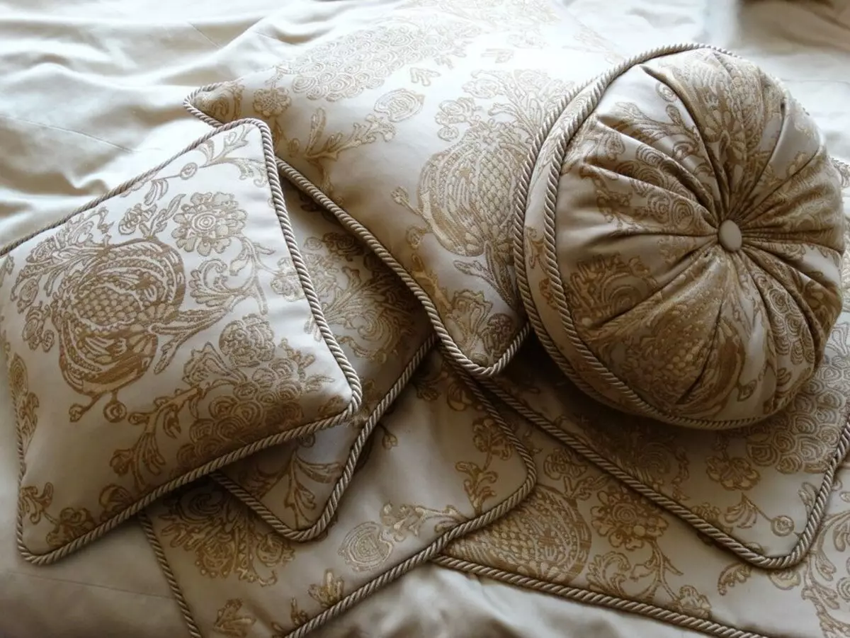 Hniav Cushion Classic style