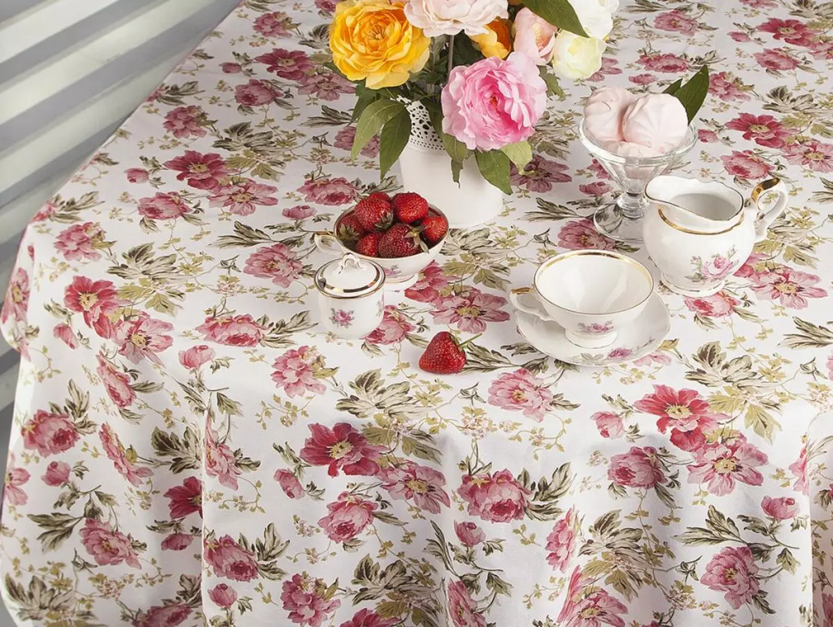 შერჩევა tablecloth ჩაის სასმელი