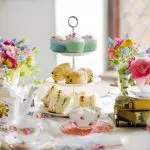 Jak pokrýt stůl na čaj: správné nastavení a slavnostní design +64 fotografie