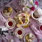 Как да покриете масата до чай: подходяща настройка и празничен дизайн | +64 снимка