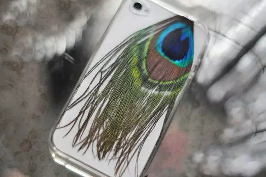 فون کے لئے ڈیزائن کیس کے لئے خیال: Peacock پنکھ