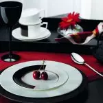 Servimos uma mesa com gosto: seleção de pratos, aparelhos e acessórios [sets elegantes]