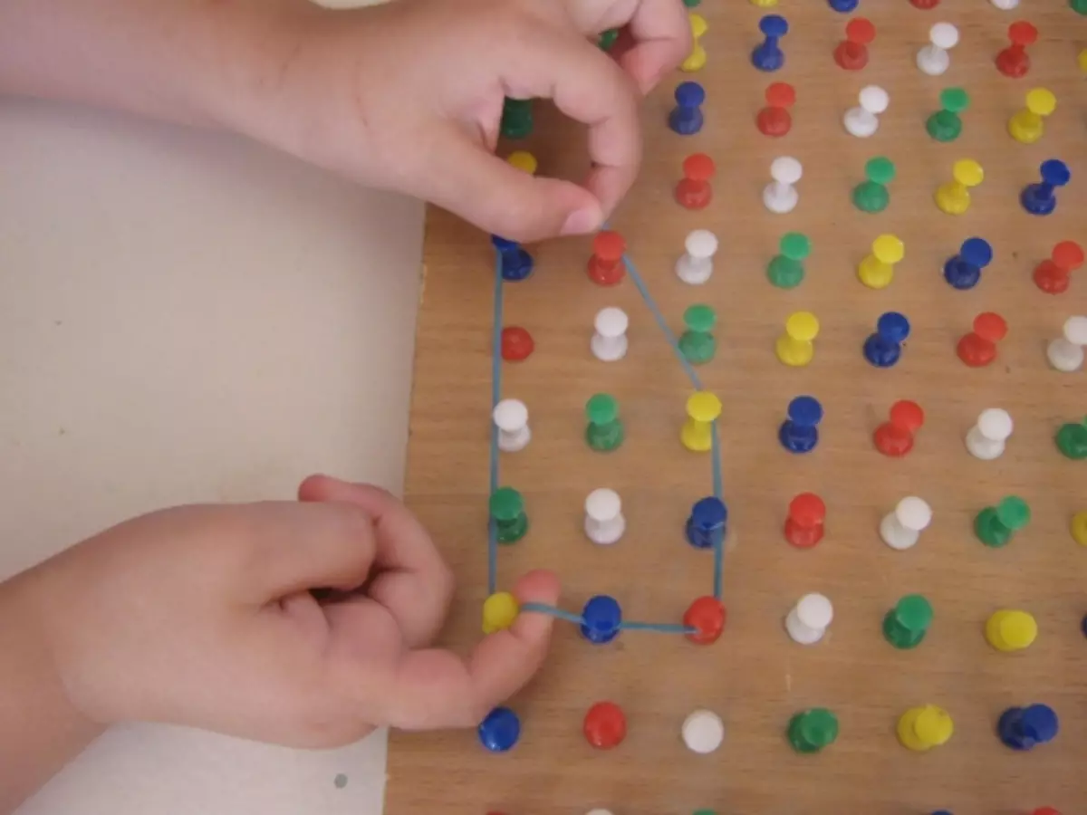 유치원을위한 장난감은 자신과 함께하십시오 : 사진과 비디오가있는 템플릿