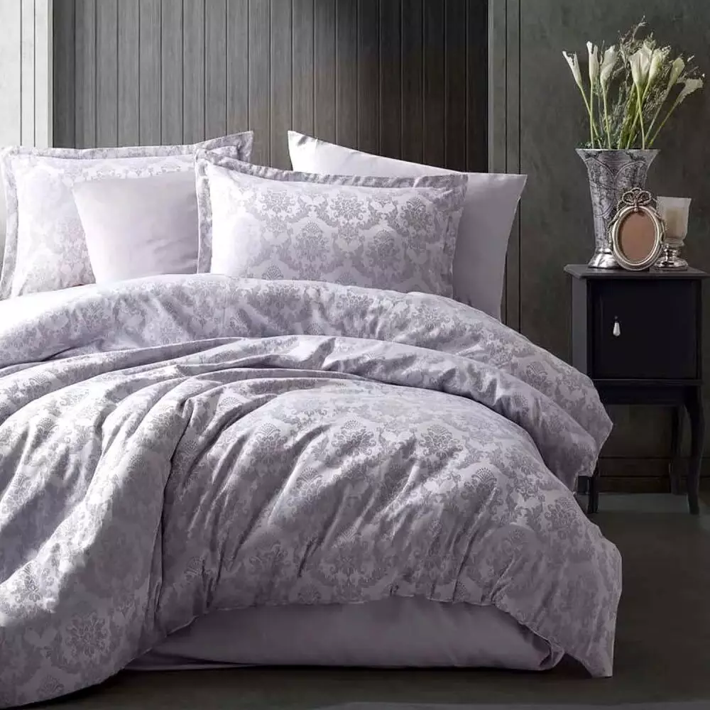 Features and features of bed linen from satin