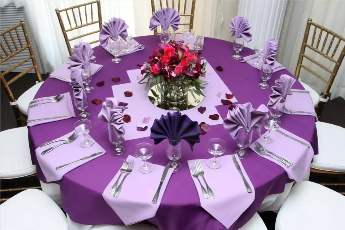 紫色のテーブル設定