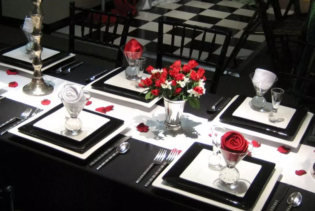 黒と白のテーブルの設定