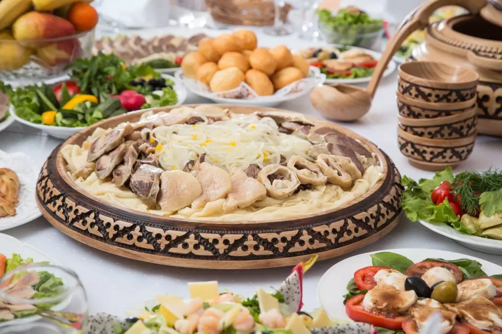 カザフスタイルの食器
