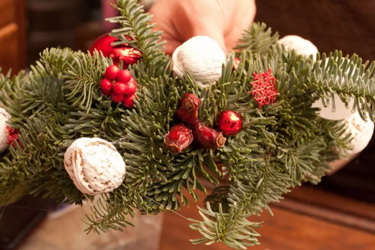 Bir Noel çelenk nasıl yapılır kendi ellerinizle: fotoğraf ile adım-by ustası ana sınıf