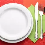 Главна правила за послуживање табеле: избор и локација јела, апарата, салвете