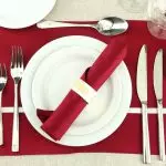 De vigtigste regler for servering af bordet: udvælgelse og placering af retter, apparater, servietter