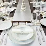 The main rules for serving the table: selection and location of dishes, appliances, napkins