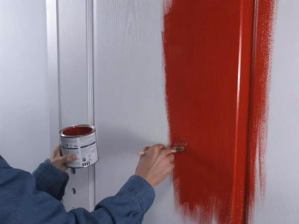 Portes interroominisées de peinture