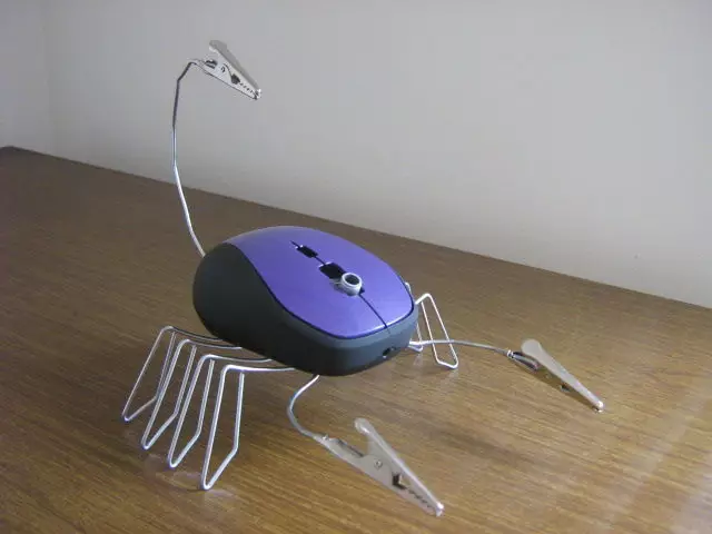 Σκορπιός από ένα ποντίκι υπολογιστή
