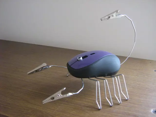 Σκορπιός από ένα ποντίκι υπολογιστή