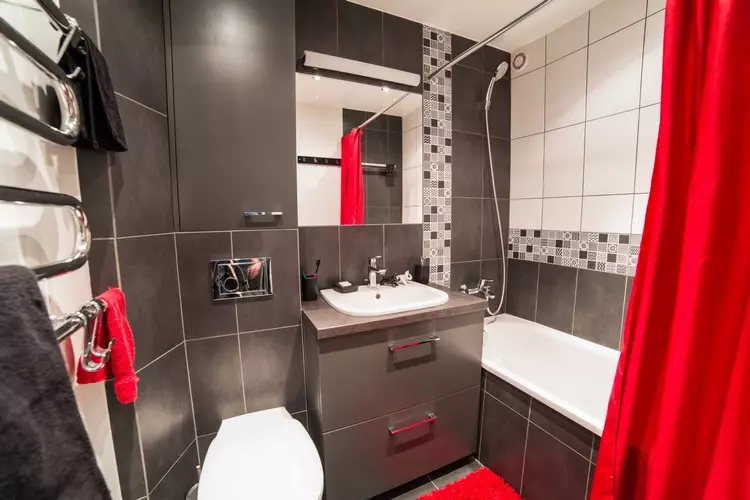 Interior del bany combinat amb lavabo: com fer molt bé i pràctic en un espai petit (38 fotos)
