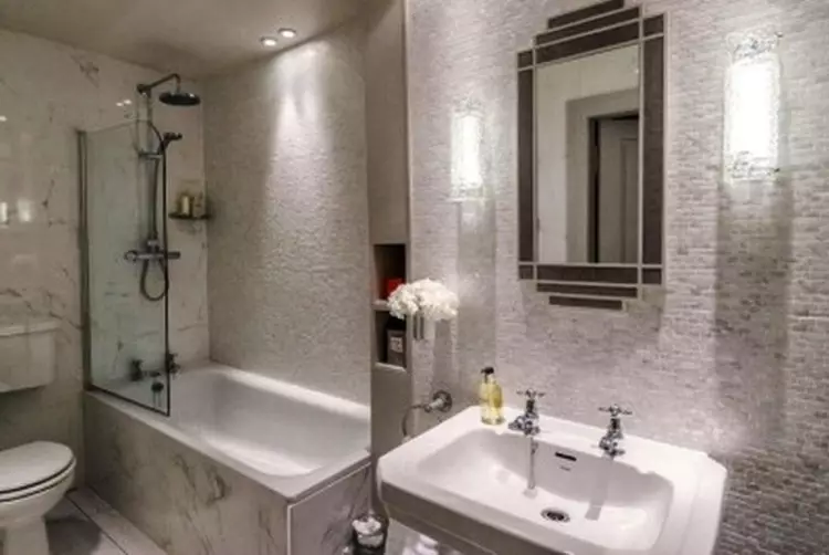 화장실과 결합 된 욕실 인테리어 : 작은 공간에서 아름답게 그리고 실용적인 방법 (38 장의 사진)