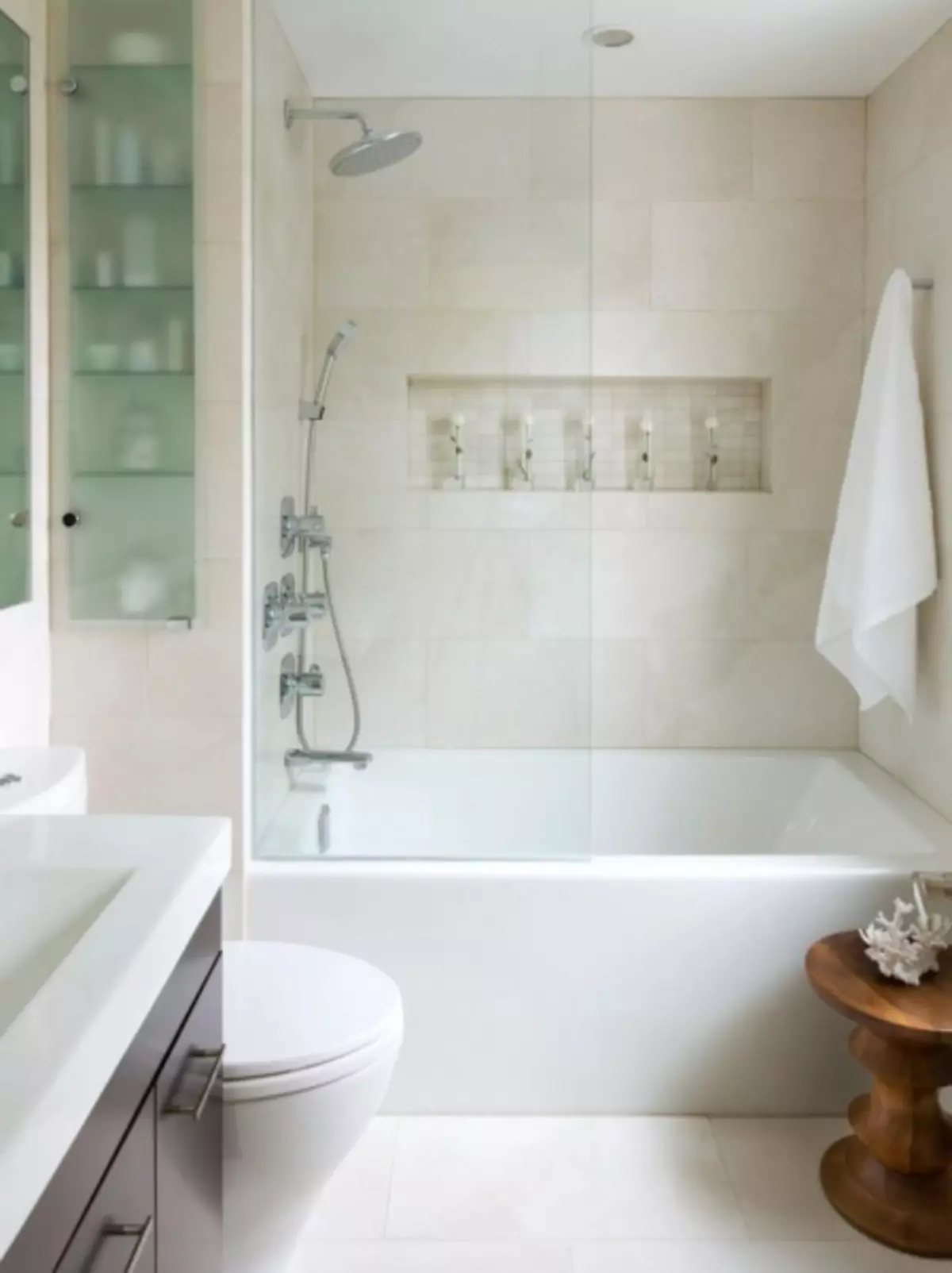Badeværelseindretning kombineret med toilet: Sådan gør du smukt og praktisk på lille plads (38 billeder)