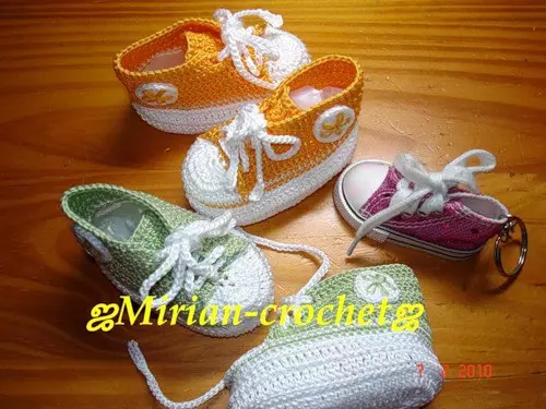 Crochet de botíns para principiantes: esquemas de tricotar e descrición
