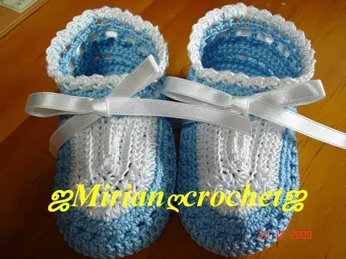 Booties Crochet foar begjinners - Knitting en beskriuwingskema's