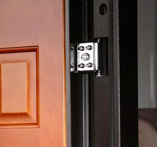 Вътрешен контур на метална врата