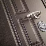 Escolla a porta de entrada ao apartamento: características de estruturas e asesoramento de profesionais