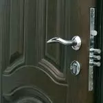 Scegli la porta d'ingresso per l'appartamento: caratteristiche di strutture e consulenza di professionisti