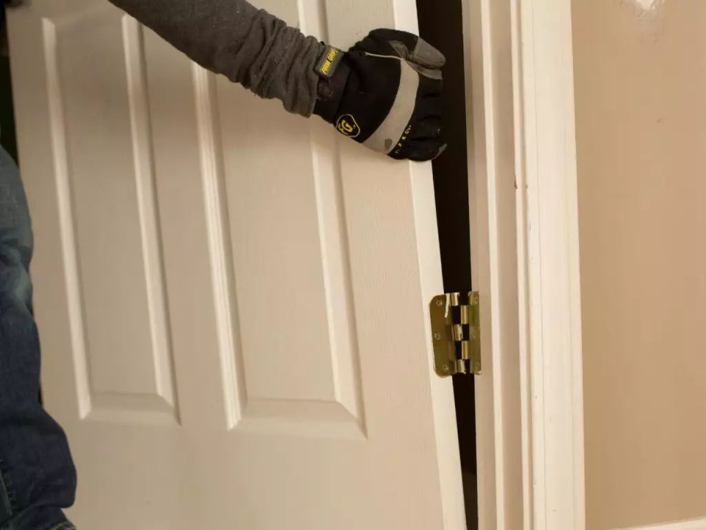 Dismantling wooden door