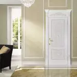 White interior door - magandang dekorasyon para sa anumang panloob