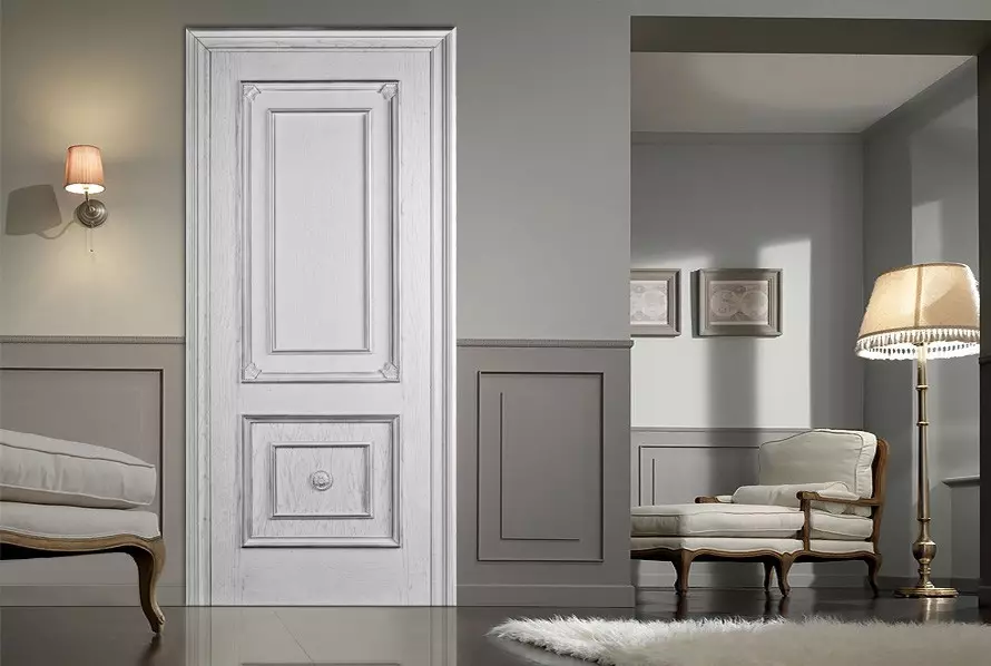 英国室内风格的白色门