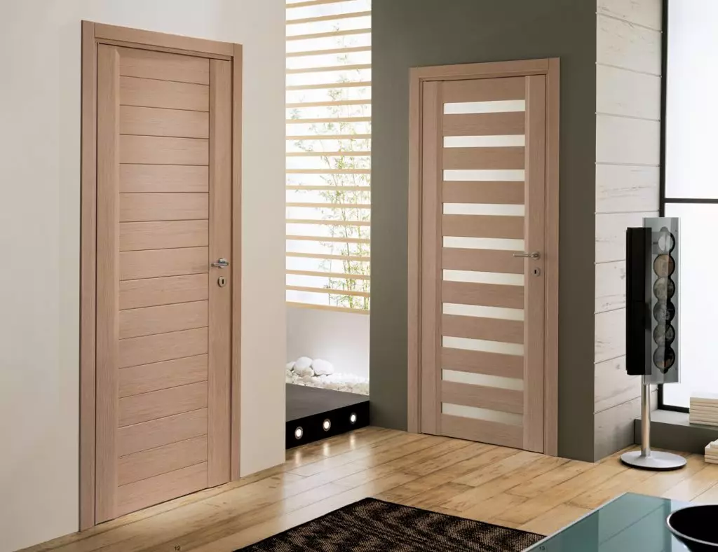 အတွင်းပိုင်းရှိ Beige Doors