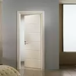 Features of the use of light doors in the interior: variety of options | +70 photo