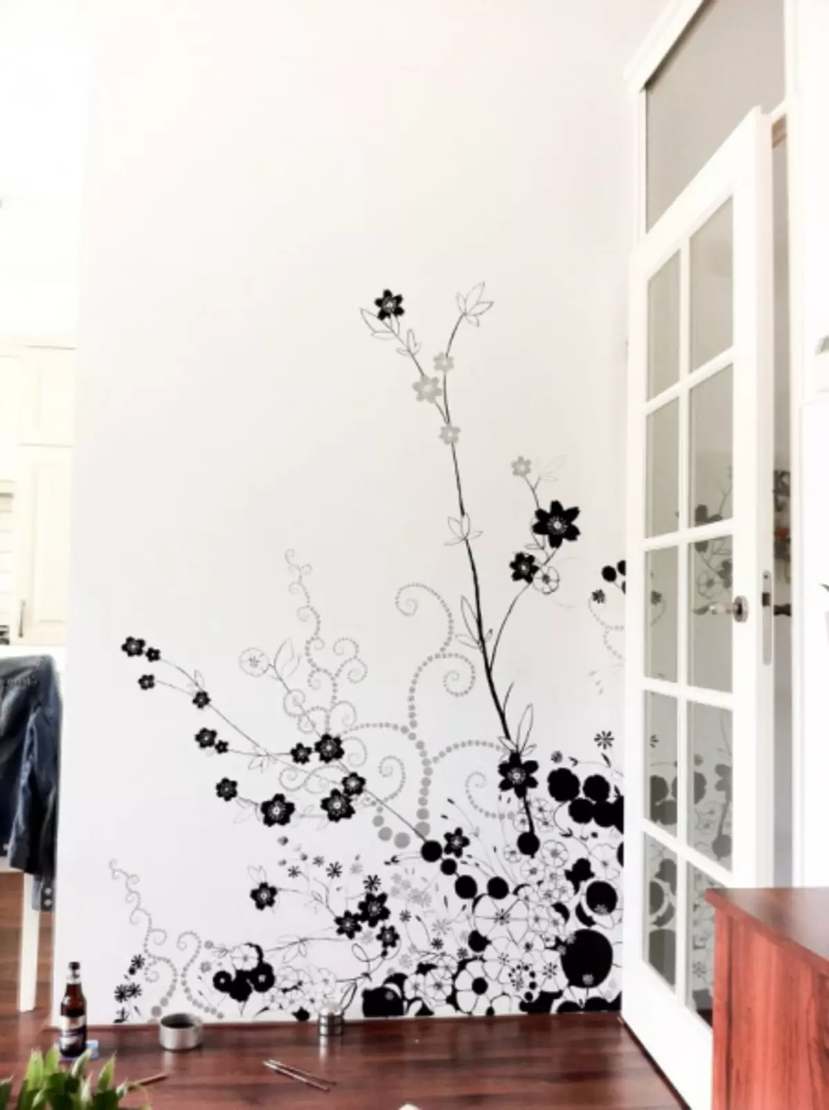 Lukisan dinding dengan tangan mereka sendiri di apartmen di Stencil: idea dan teknik