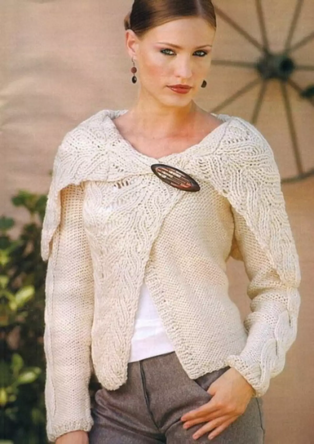 Knitted coat with knitting feather pattern