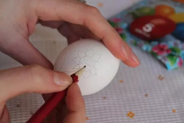 แว็กซ์ภาพวาดไข่: ระดับปริญญาโทที่บ้านพร้อมรูปถ่ายและแผนการ