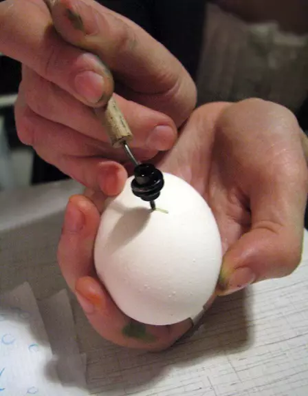 Telur lukisan lilin: kelas master di rumah dengan foto dan skema