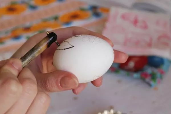 Vajcia maľovanie vosk: Master Class doma s fotografiami a schémami