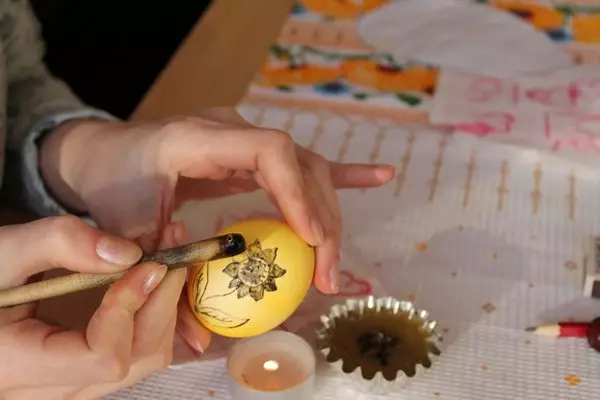 Ouă de vopsire Wax: Clasa Master la domiciliu cu fotografii și scheme