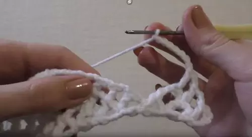 একটি Crochet কার্ডে তুর্কি শাল: ফটো এবং ভিডিওগুলির স্কিমগুলি