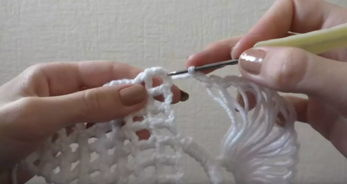 Shawl turkiarra crochet txartel batean: Argazkiak eta bideoak dituzten eskemak