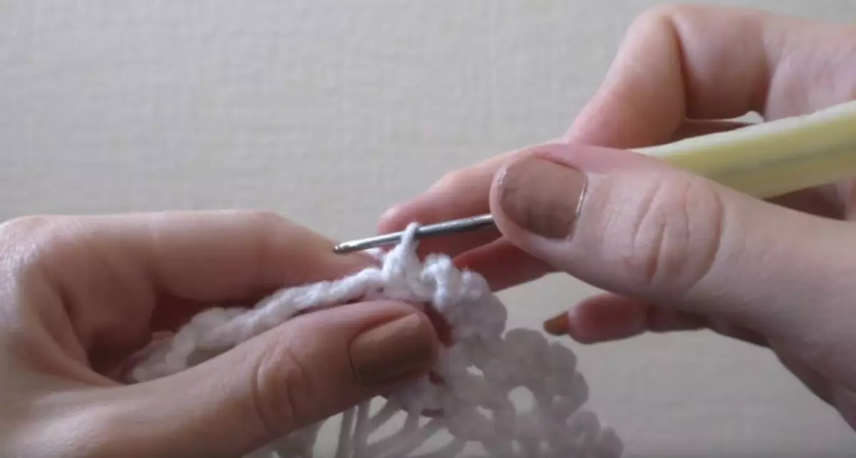 Turkish Shawl na kaadi crochet: atụmatụ na foto na vidiyo