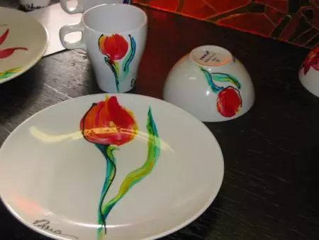 Pittura su ceramica: la classe master di prodotti fa da te in una nuova tecnica